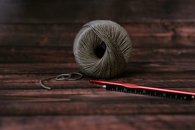 The grey yarn ball on the table
